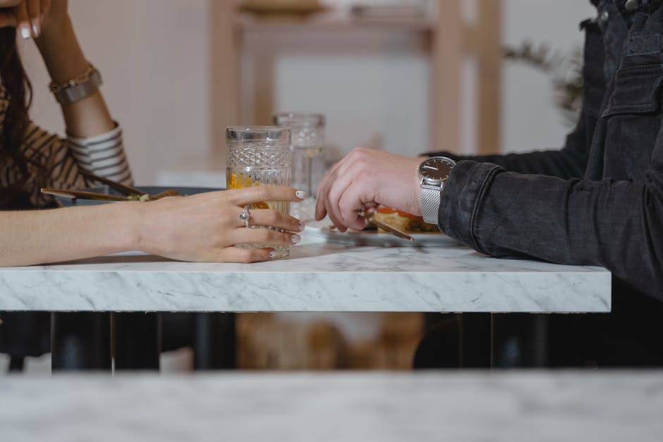 How to Meet People and Make Friends While Traveling Alone